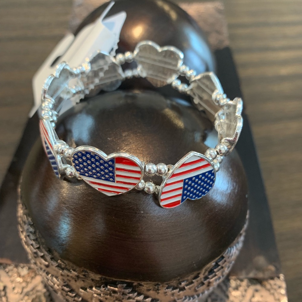 🌟NWT Stretch on 4th of July bracelet🌟